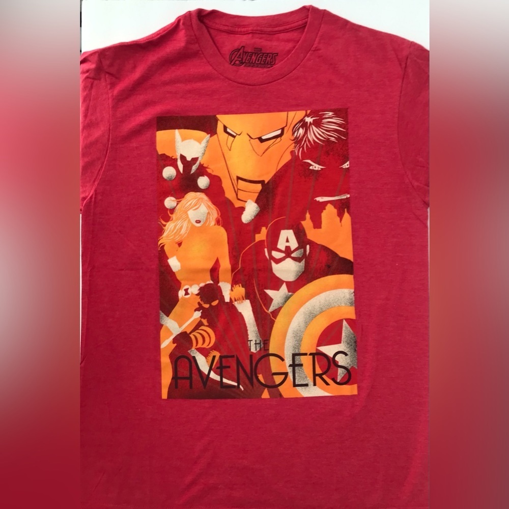 NWOT Vintage Style Art Deco Avengers Graphic Tee Shirt